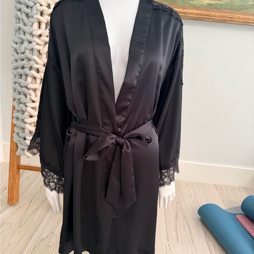 VSC Black Lace Trim Robe xs/s